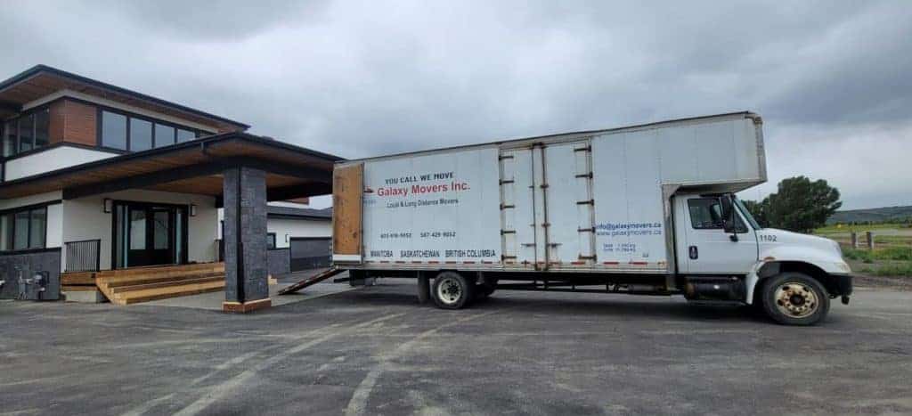 What Should You Look for When Hiring a Moving Company for Long-Distance Moves?